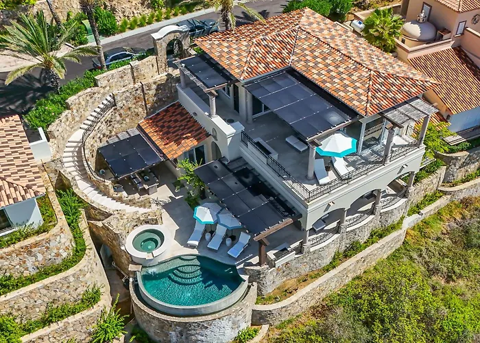 Pool, Hot Tub & Outdoor Kitchen! Palmilla Escape